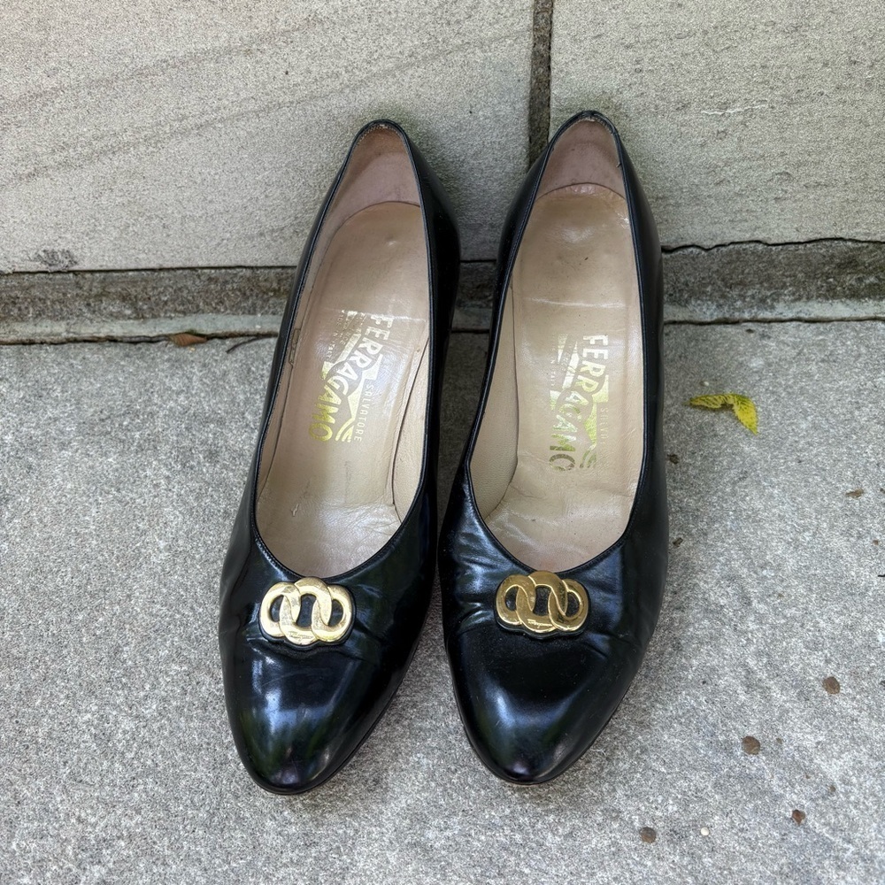 Vintage Salvatore Ferragamo Black Patent Leather Heels Size 9 - Picture 2 of 10